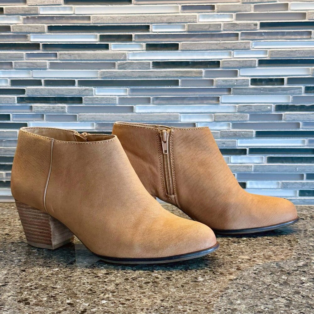 ☘️ Lucky Brand Camel Leather Booties ~ Size 7